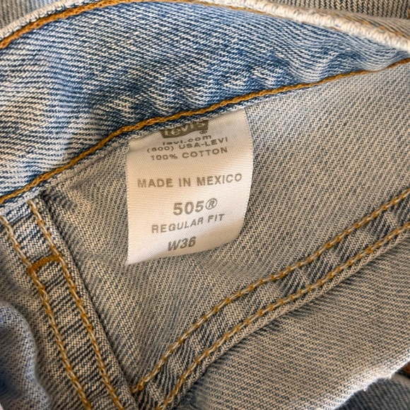 Vintage Levi's 505 Dad/Mom Shorts 36 Reg Fit 2005 Light Wash Y2K Denim No Patch - Picture 5 of 10